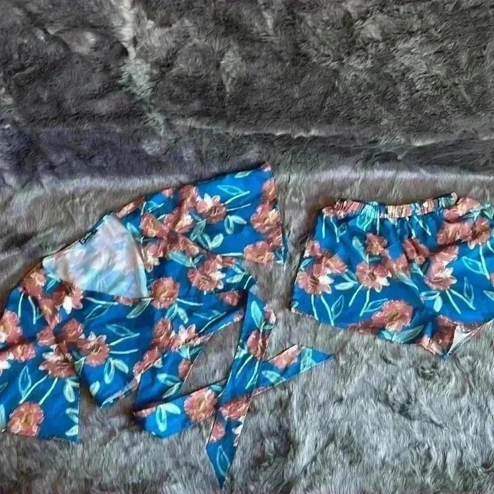 Hawaiian Shirt Wrap Set - Picture 2 of 10